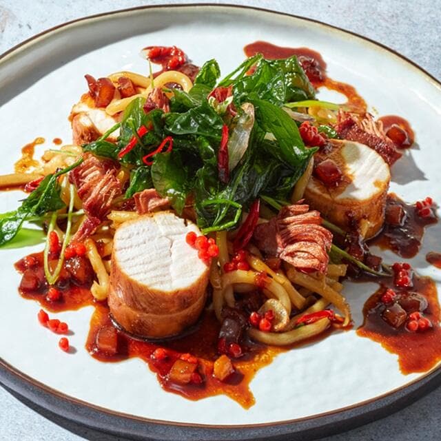 Gegrilltes Hühnerfleisch, Jackfrucht-Seruit-Sauce